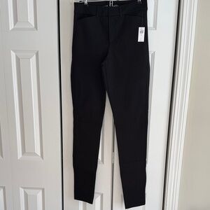 NWT- Women’s Old Navy Black Slim Fit Pants
